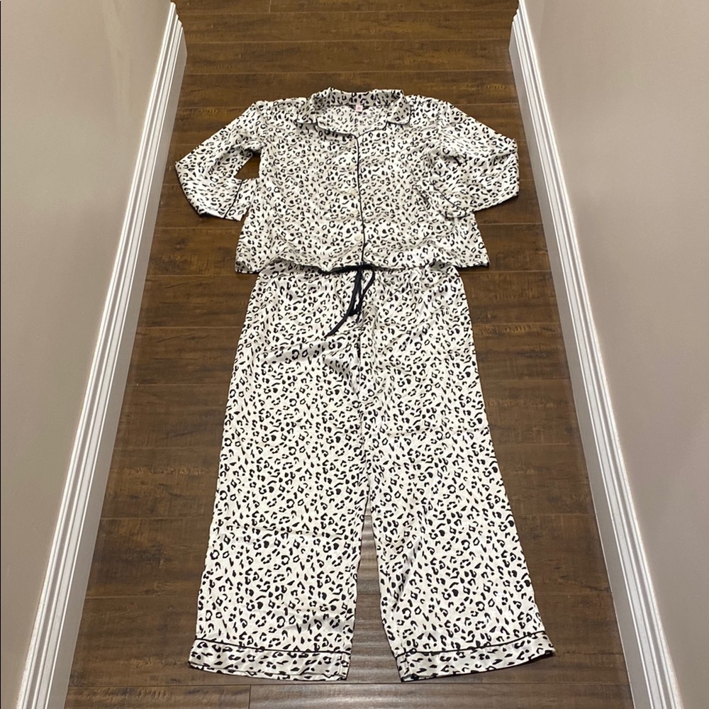 Leopard Print Women’s  Pajamas NWOT
